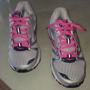 Saucony Oasis 2 running shoes